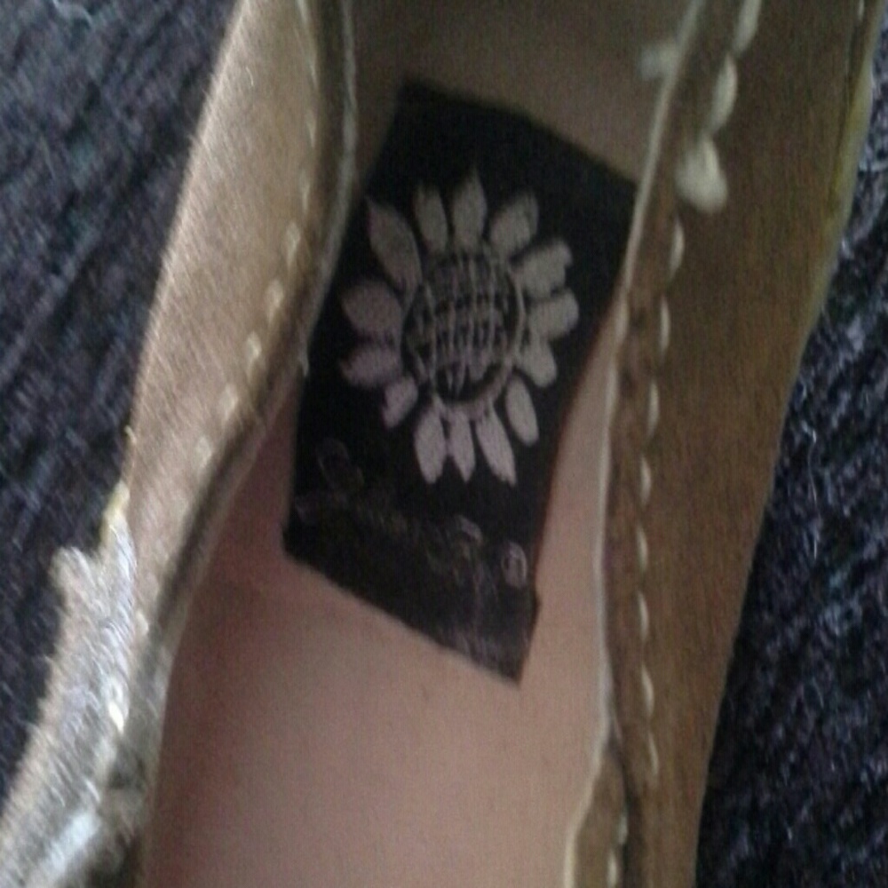 Shoes - Picture 2 of 4